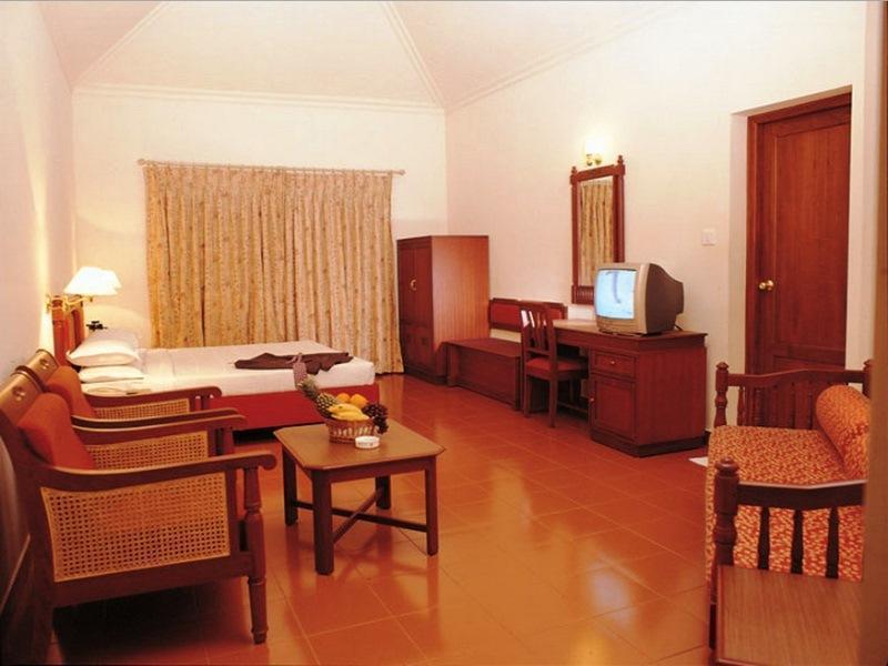 Hotel Silver Crest Thekkady Bagian luar foto